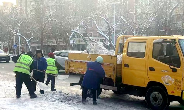 装运路边的冰雪.jpg